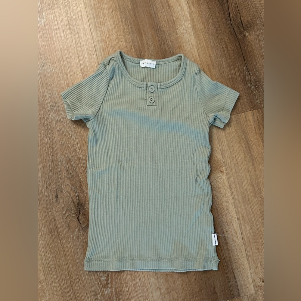 Jamie Kay Basic top color sage
